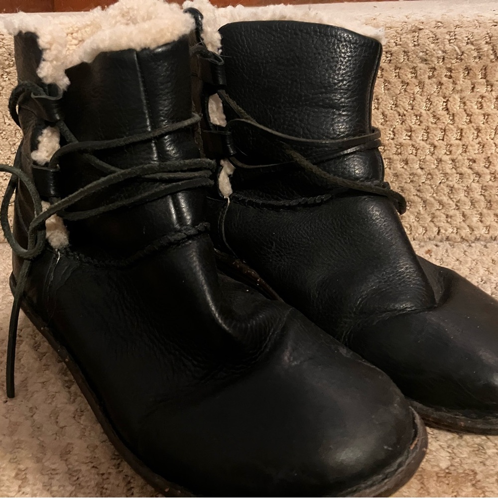 Ugg Caspia leather boot shoe